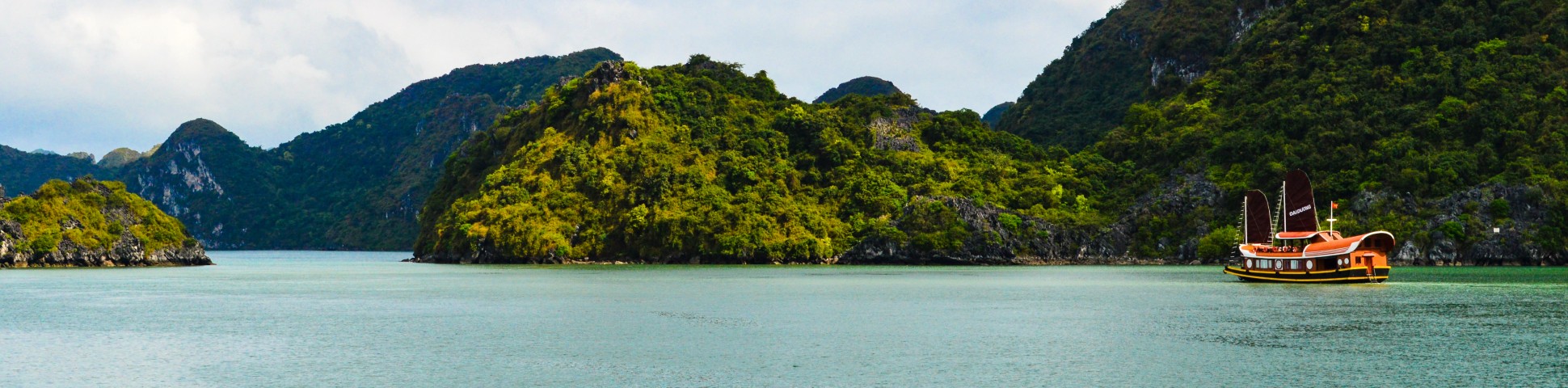 Cruising in Ha Long Bay