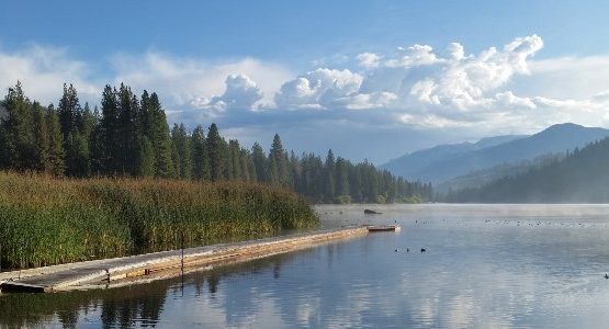 Beautiful lake in Kings Canyon (California)