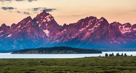 Sunset over Grand Tetons (Wyoming)