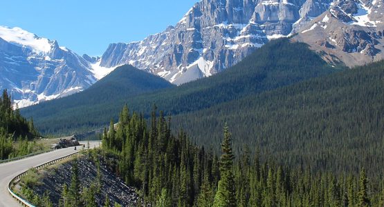 Expansive view of the mountains around Icefields Parkway