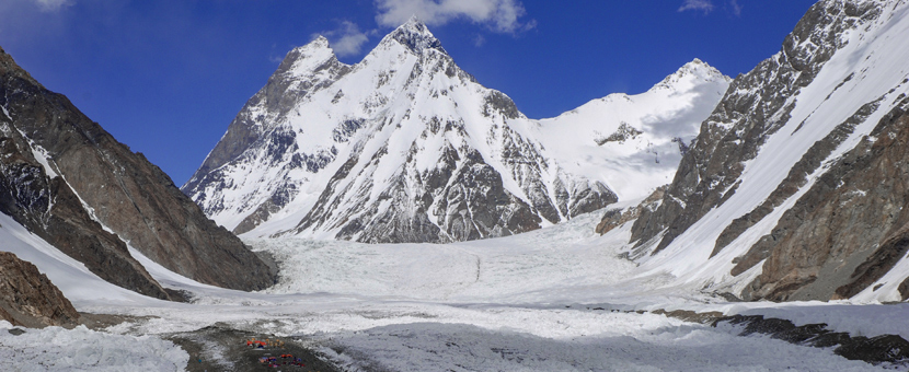 Mountain peaks on guided trekking tour to K2 Base Camp in Pakistan