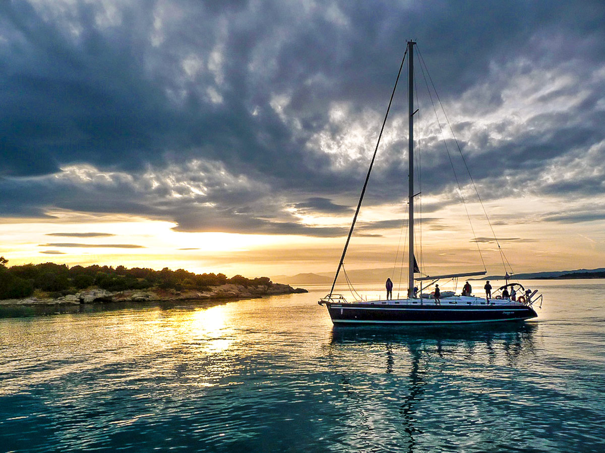 Private Sailboat hire in Greece