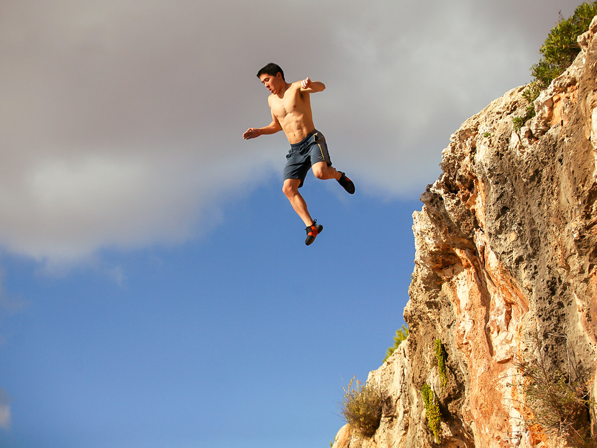 Cliff jumping on deep water solo climbing tour in Mallorca, Spain