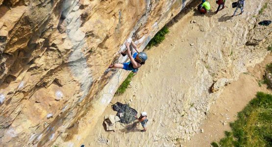 Women climbing on rock in Rodeller