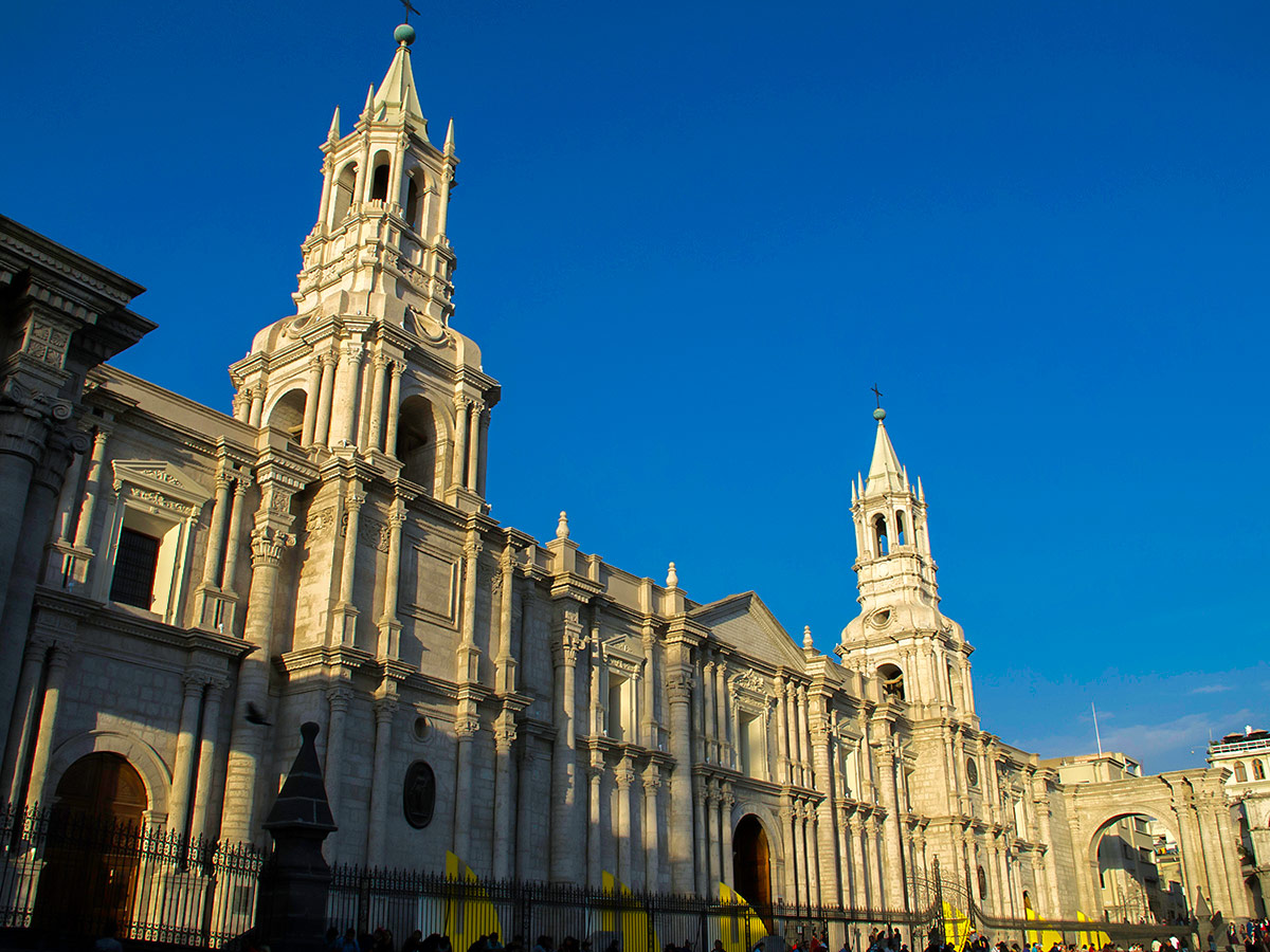 Peru Active Tour includes visiting famous Peruvian architecture monuments