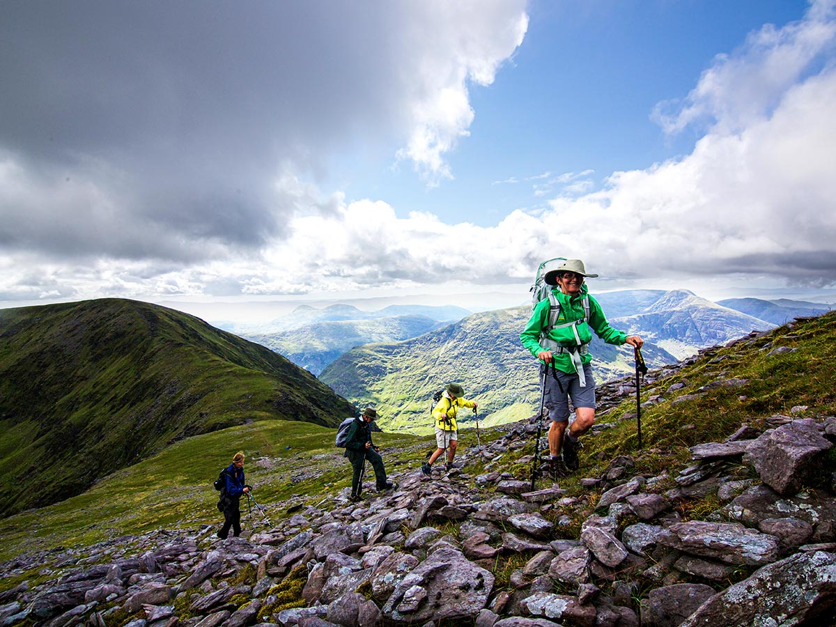 Visiting the Carrauntoohil is included in the trail of the Deluxe Hiking Kerry Mountains tour