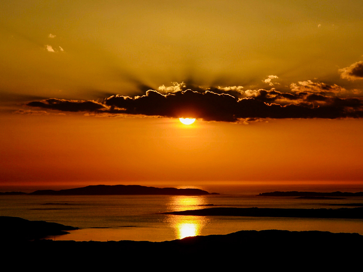 Beautiful sunset seen on Hiking Island Hopping Tour