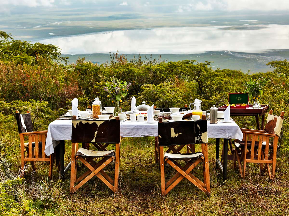 Beautiful table set for lunch in one of the campsites on Tanazia and Kenia Safari