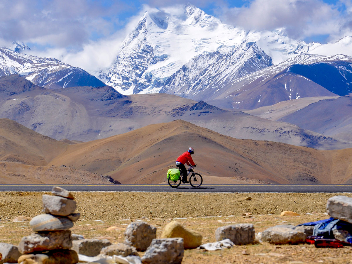 Visiting Lhasa on China Tibet Encompassed Tour rewards you with stunning mountain views