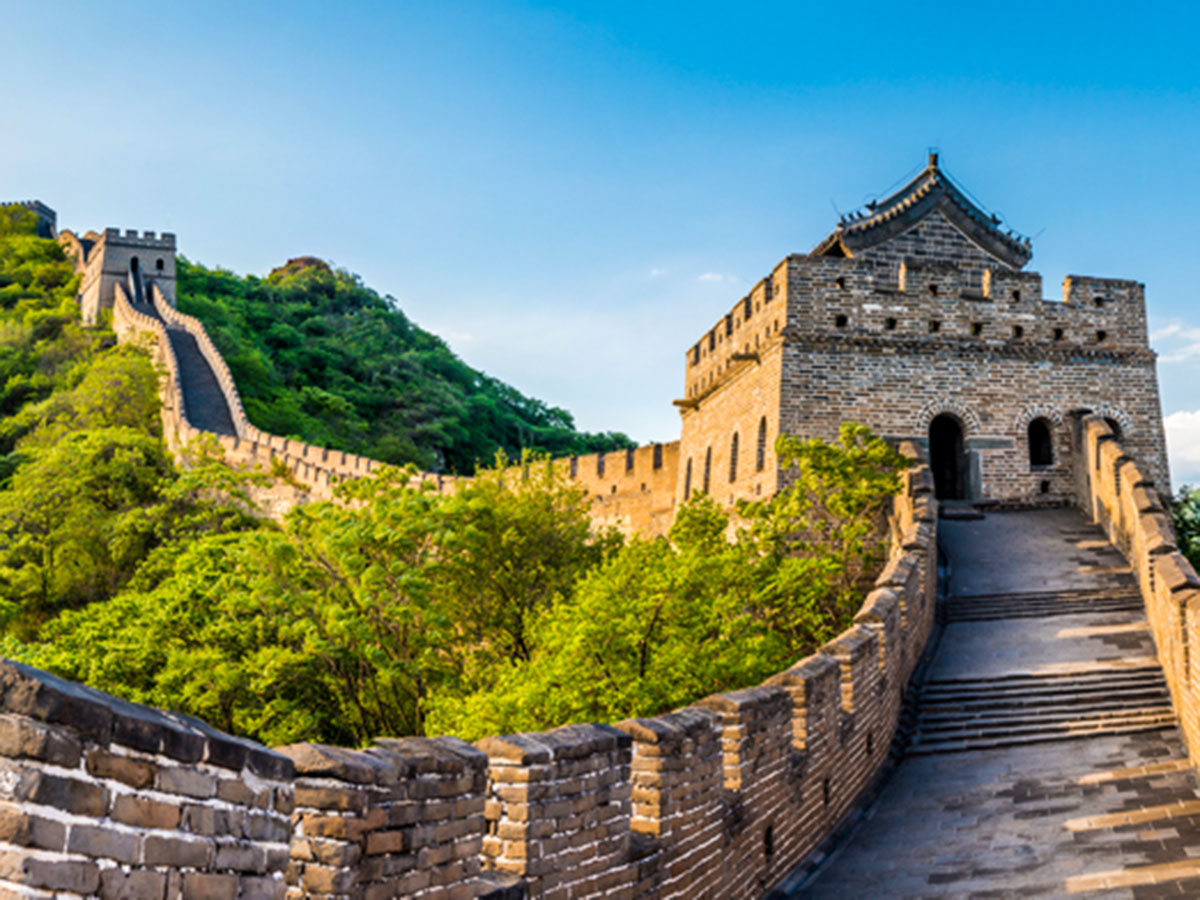 Panoramic view of the Great Wall on Discover China Tour