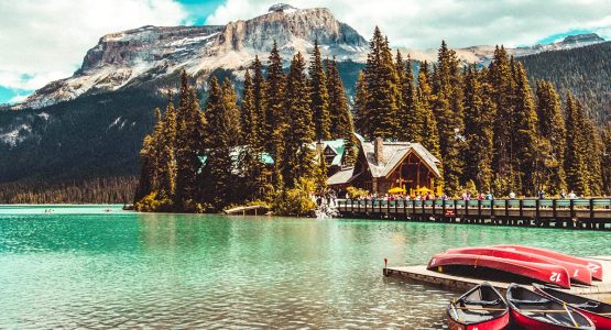 Emerald Lake Lodge in Yoho National Park in British columbia