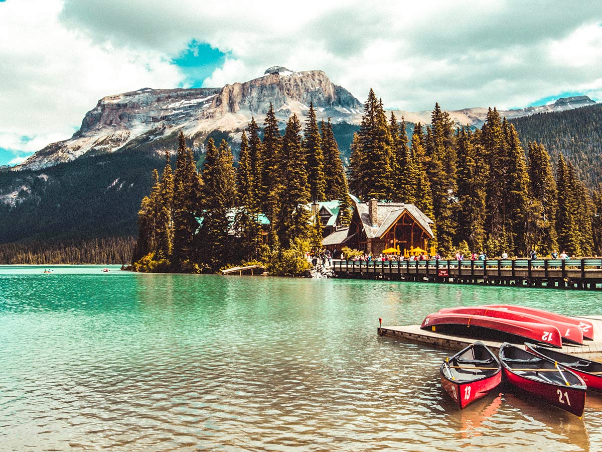 Emerald Lake Lodge in Yoho National Park in British columbia