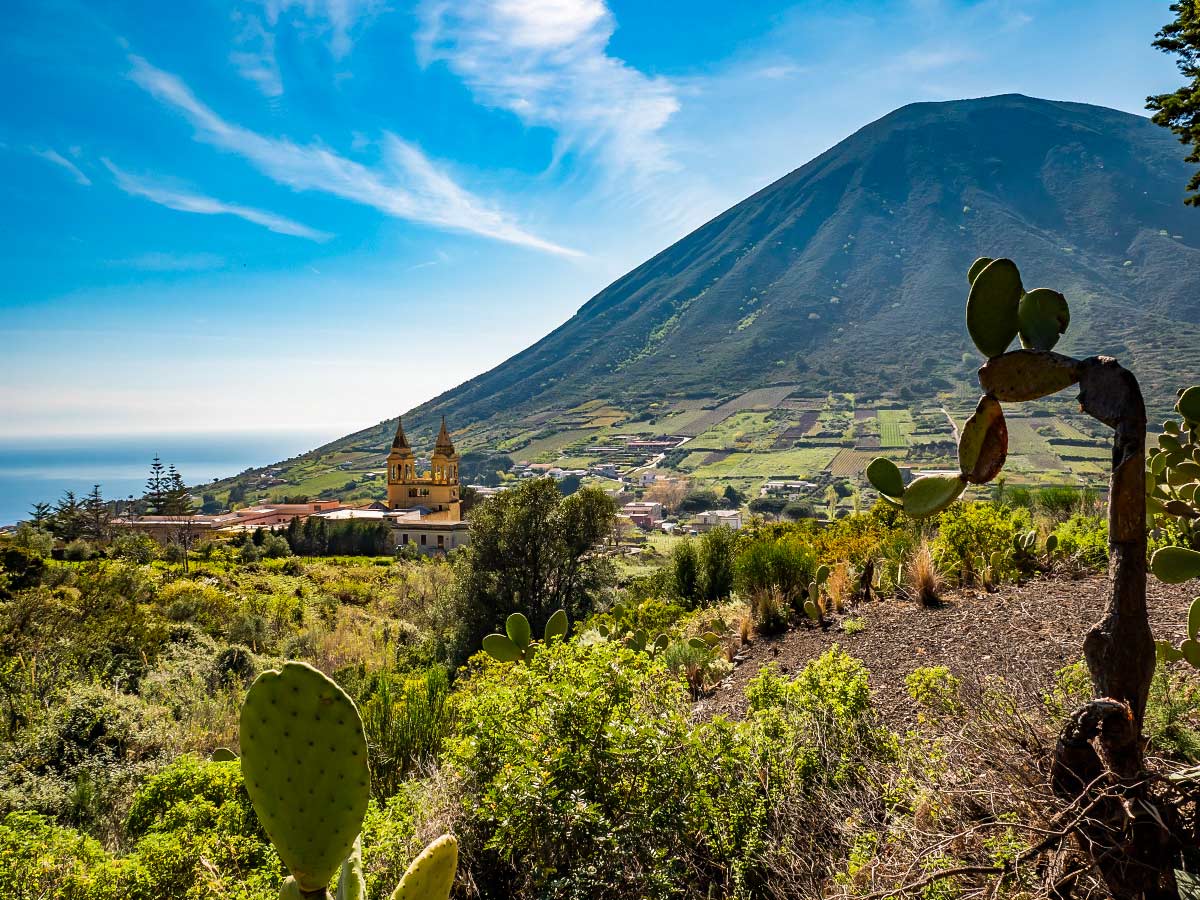 Island to Island Hopping Tour in Aeolian Islands, Sicily