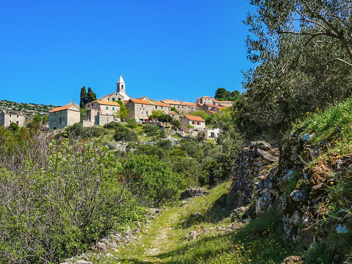 Approaching the village on Velo and Malo Grablje hike in Hvar
