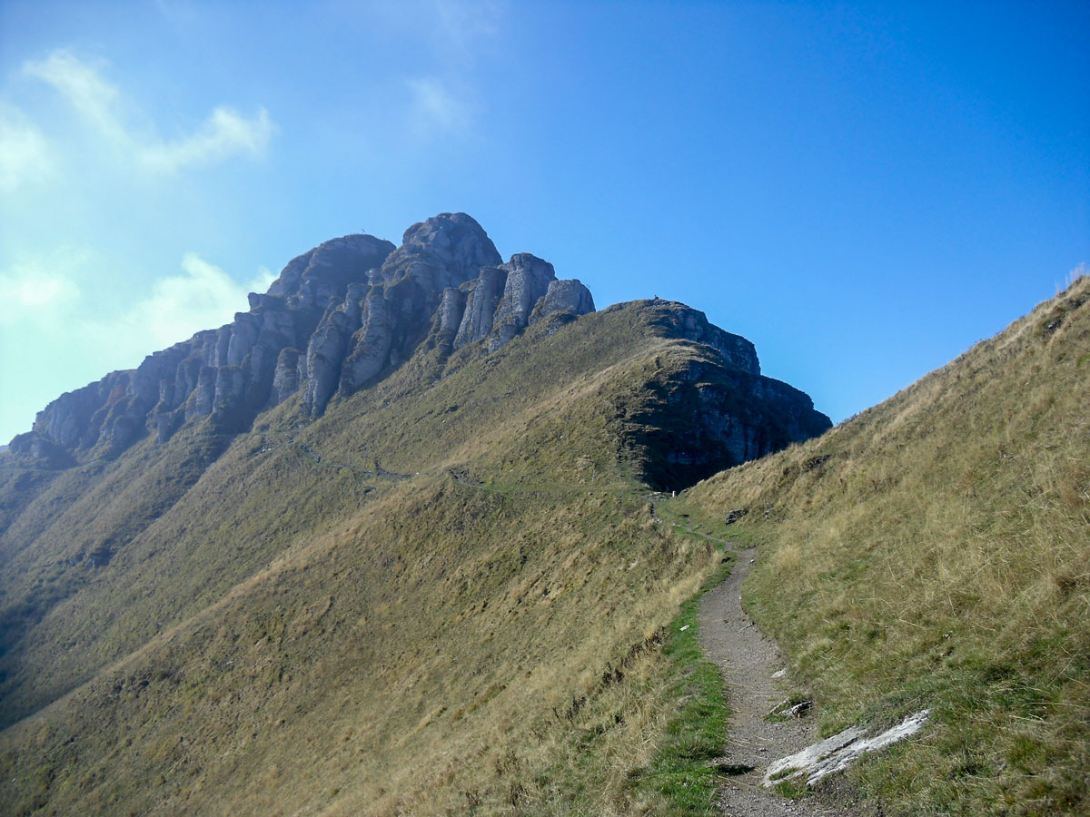 Walking along the ridgne on self guided Lombardy Como and Lugano Walk