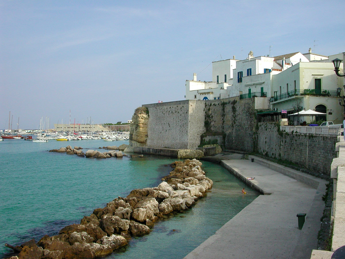 walking tours puglia italy