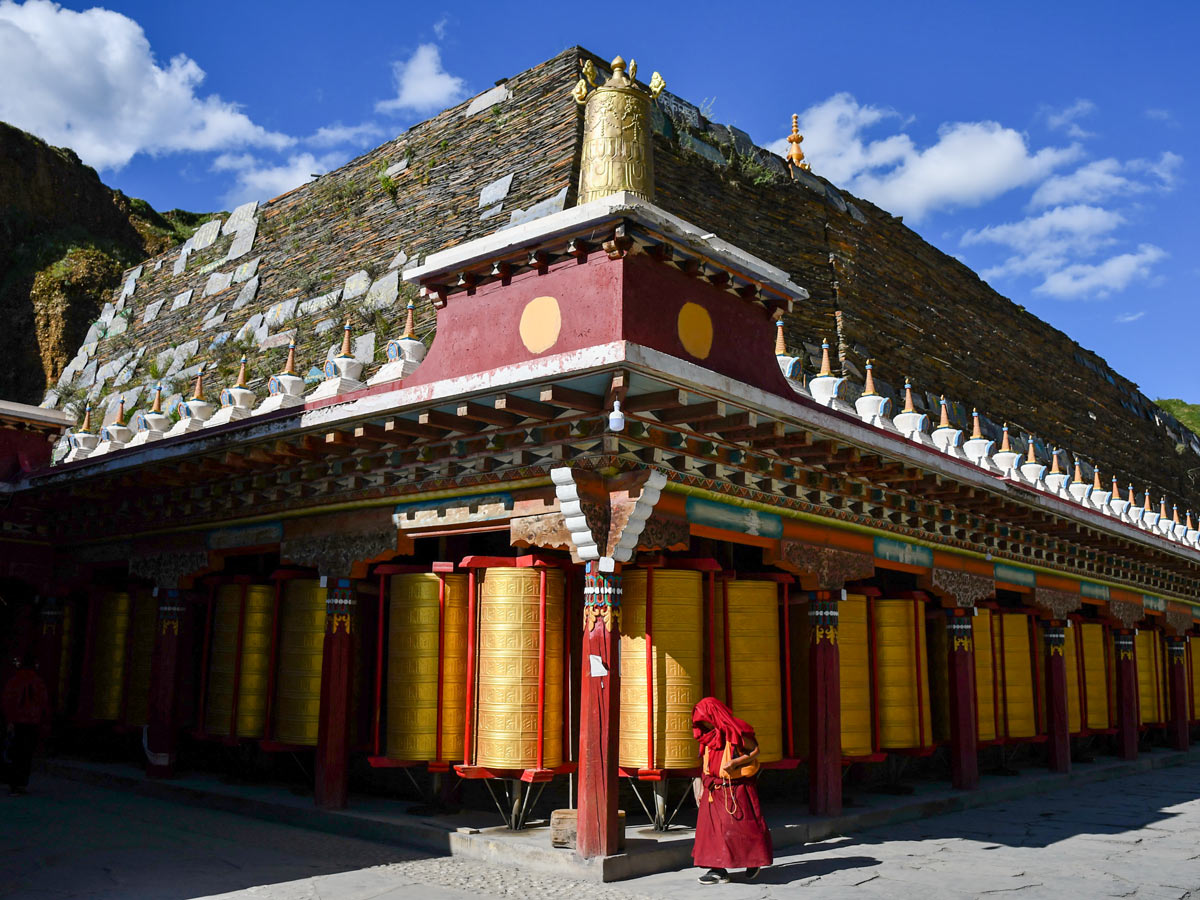 Grand Mani Wall in Tagong seen along trekking tour through West Sichuan