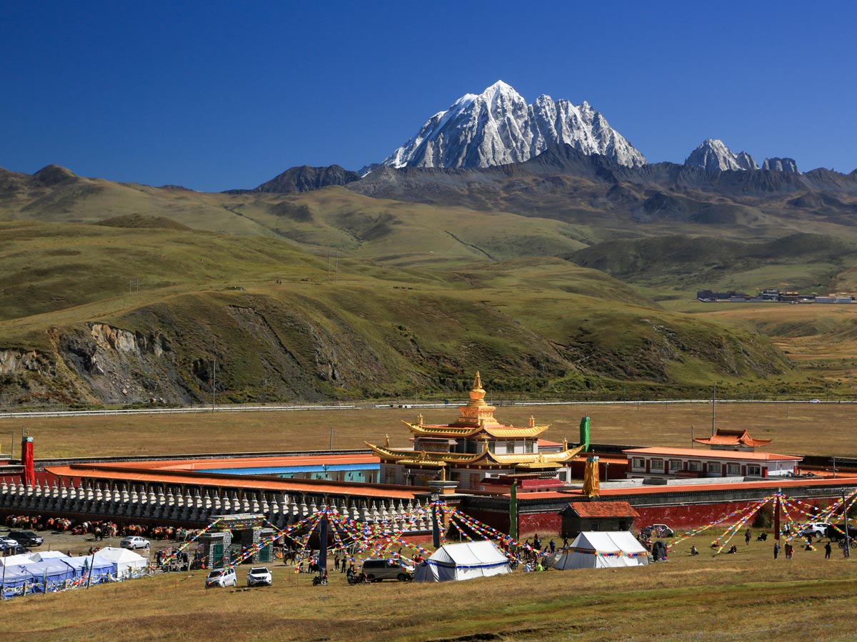 Muya Golden Pagoda and Yala seen along trekking tour through West Sichuan