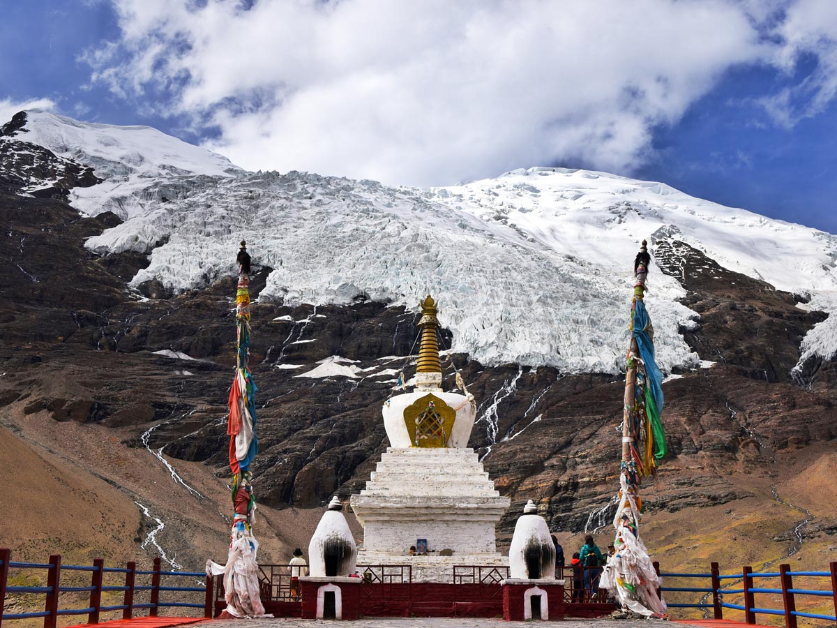 Karola Glacier seen along Great Bike tour in Central Tibet