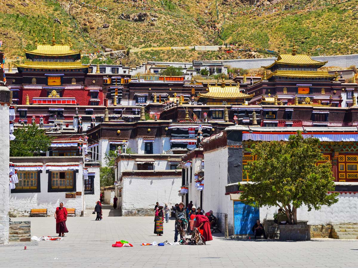 Tashilunpo seen along Great Bike tour in Central Tibet