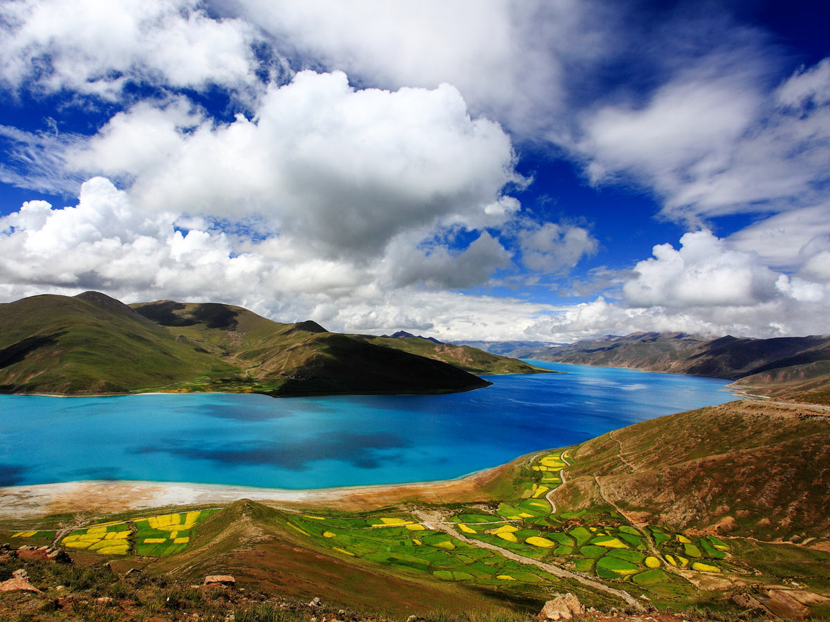 Yamdrok Lake seen along Great Bike tour in Central Tibet