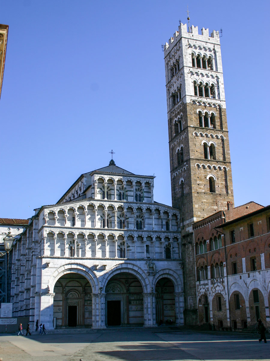 Visiting Siena is one of the self-guided biking tour from Parma to Siena highlights