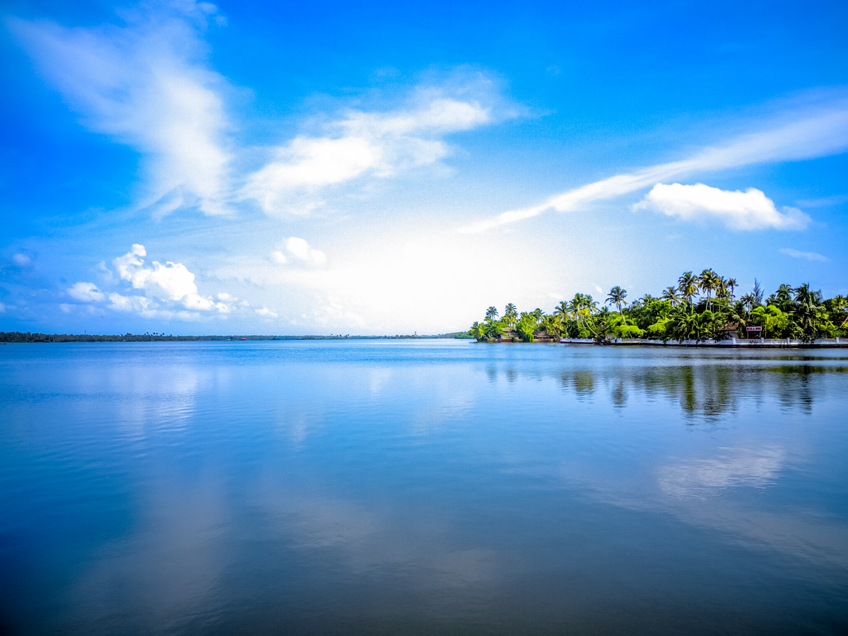 Beautiful tropical ocean bay along Kerala cycling tour India