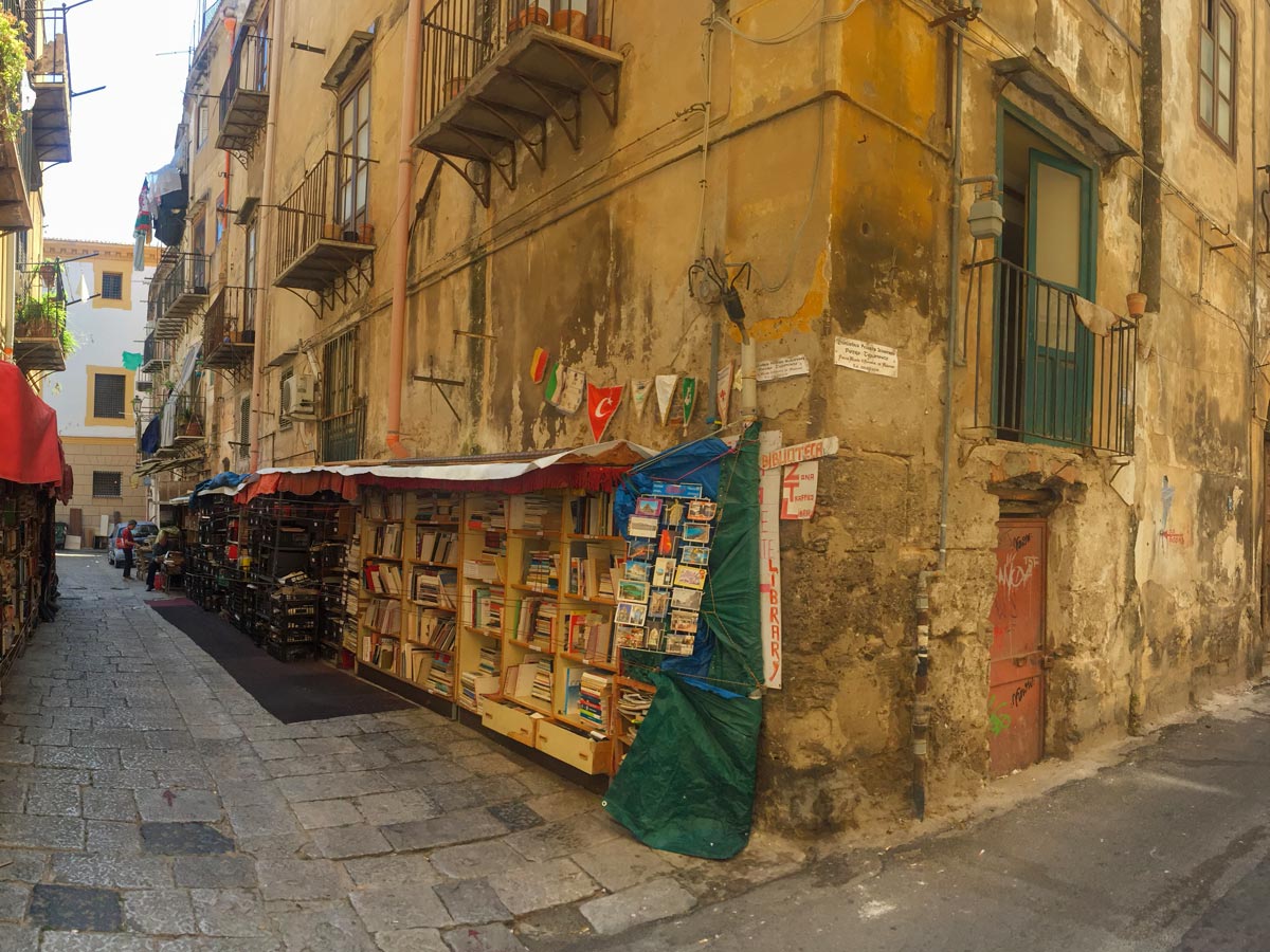 Italian food tasting and bike tour Palermo alleys market