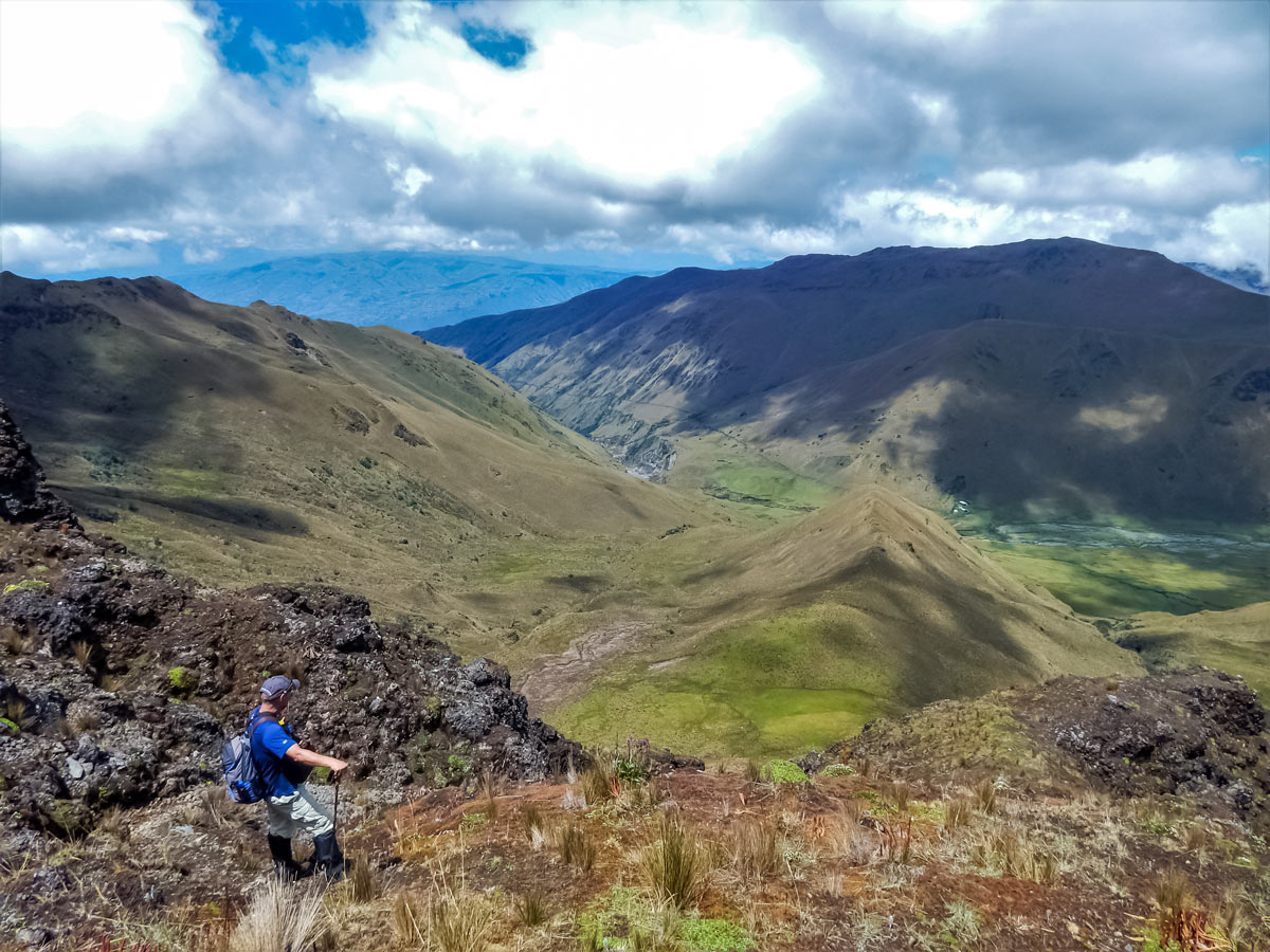Peru valley hiking trekking altar volcano Peru