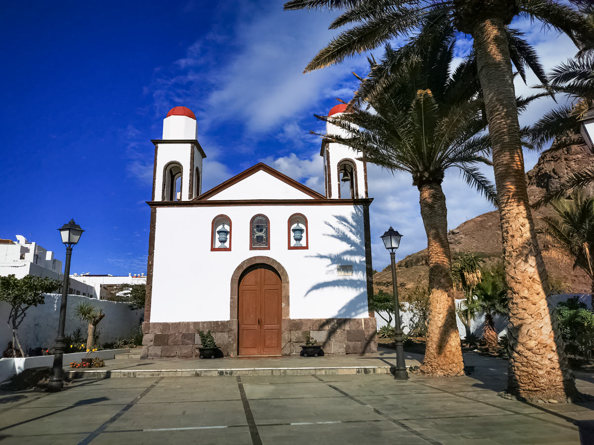 Spain laslongueras church chapel palms hiking cities mountains