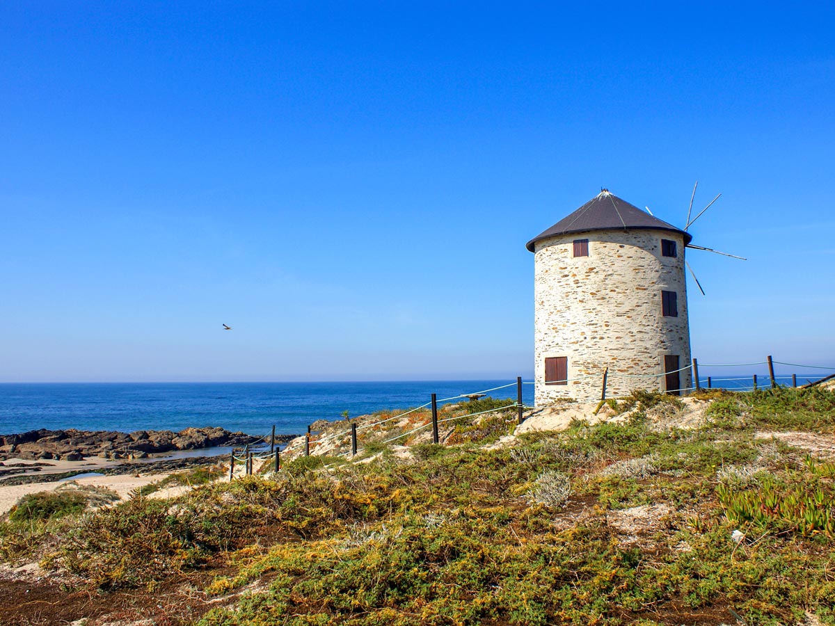 Apúlia ocean lighthouse windmill tower adventure tour Portugal Atlantic coast