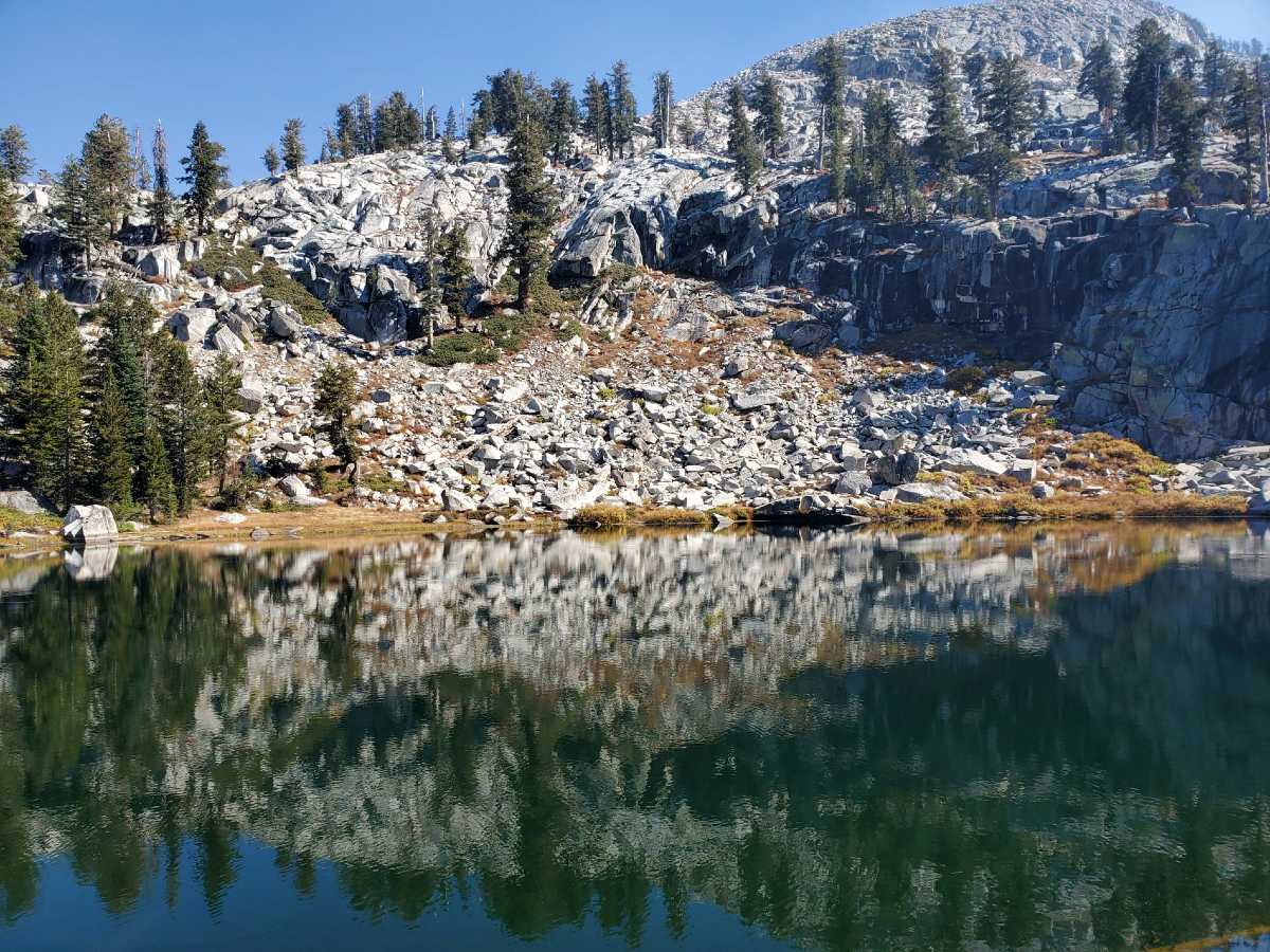 Beautiful lake in Kings Canyon National Park