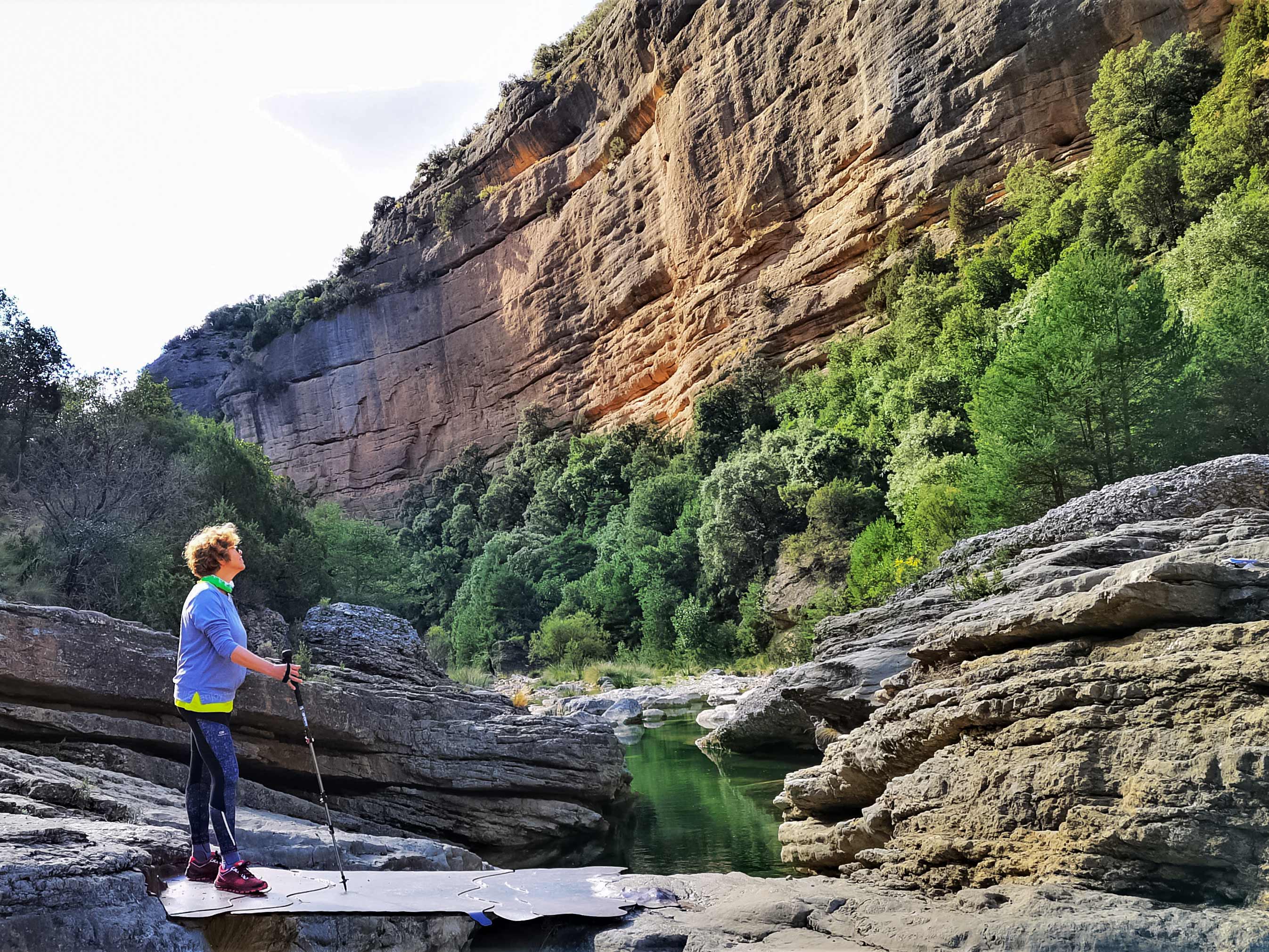 Sierra de Guara nuevas natural bridge river crossing walking tour Spain