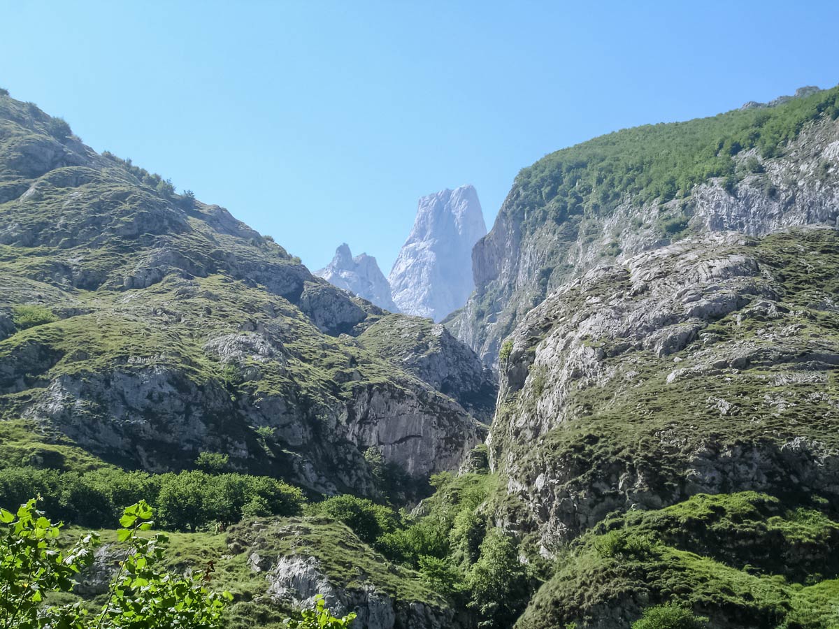 Pandebano poncebos mountain ranges peaks