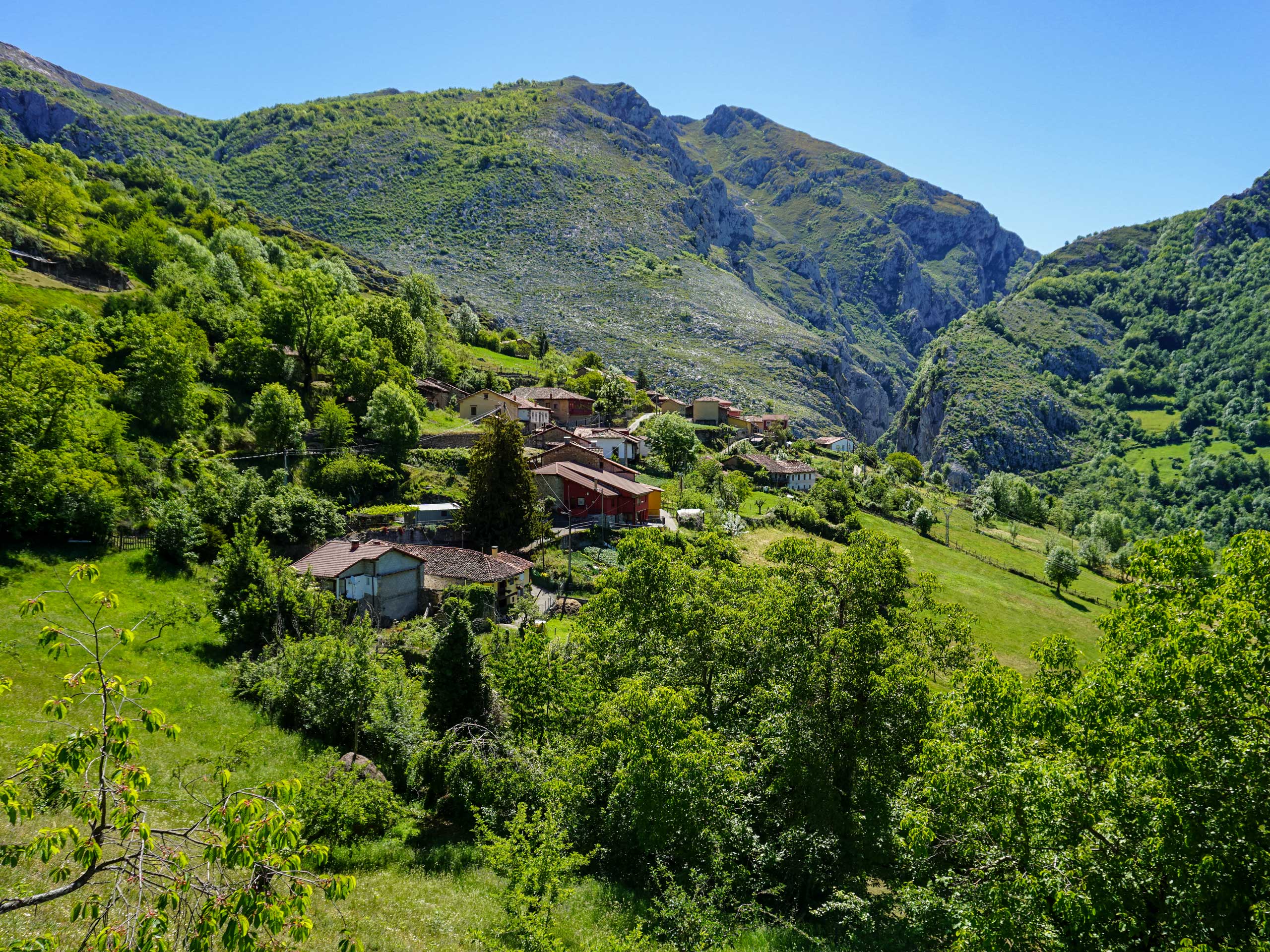 Teverga mountain village hiking in Spain Asturias walking circular lagos