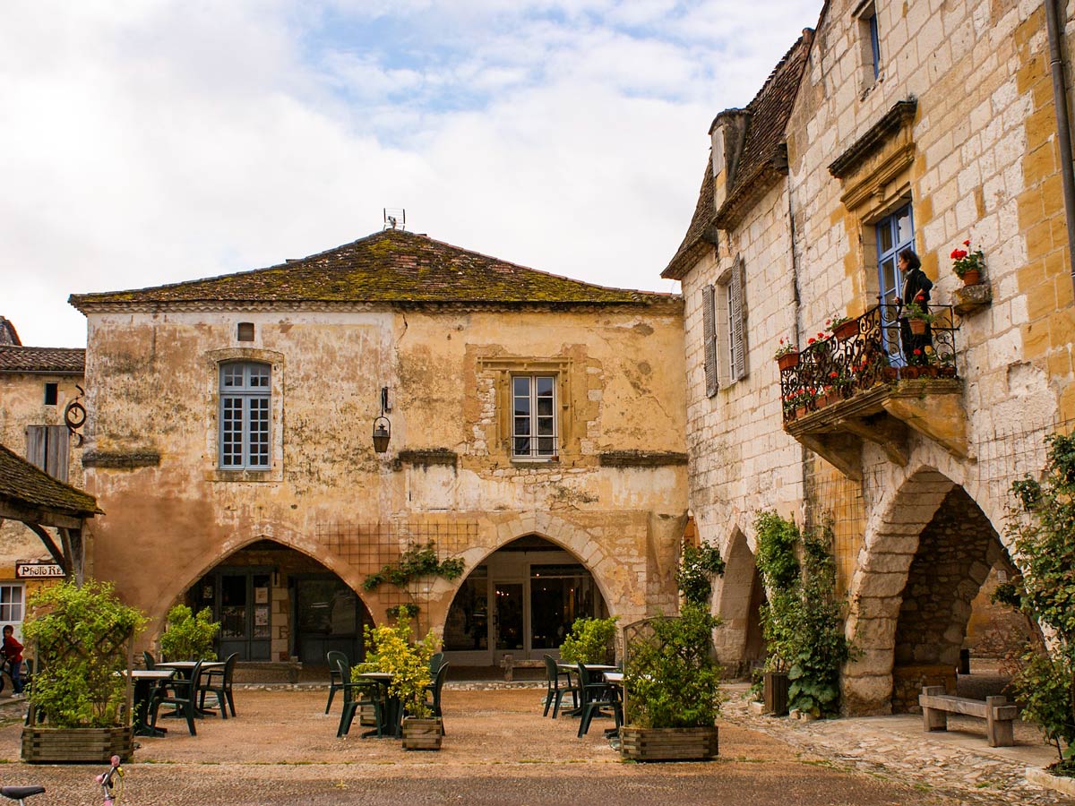 Bastide of Monpazier exploring Fench countryside gourmet walking tour