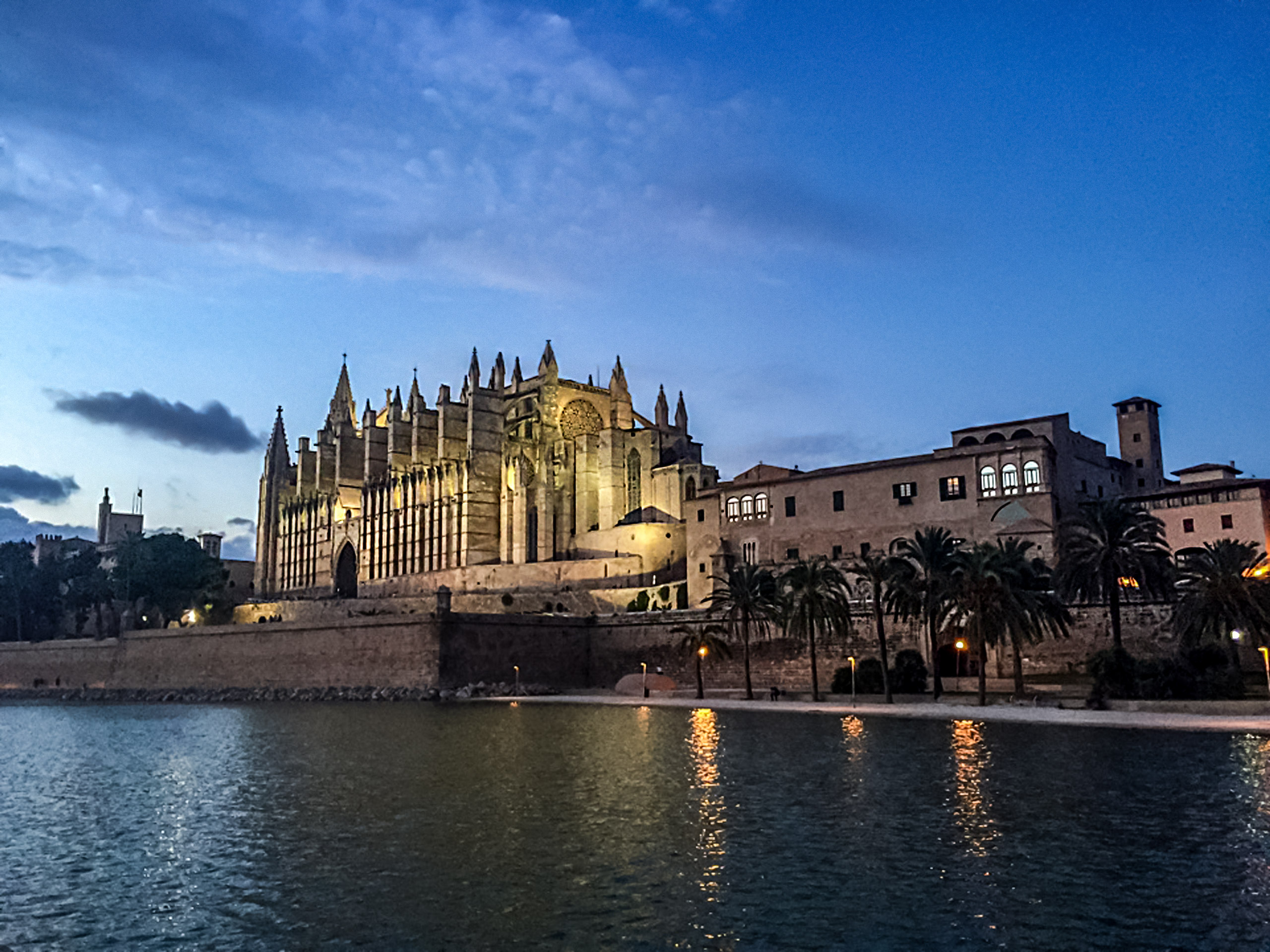 Cathedral palma web walking around Mallorca Spain