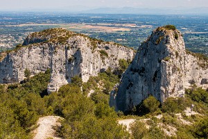 Provence by Bike: Villages, History, and Wine