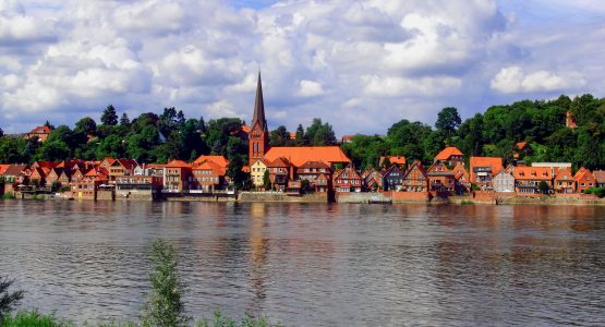 During your bike tour on the Elbe, you will also spend the night in the picturesque boat town of Lauenburg