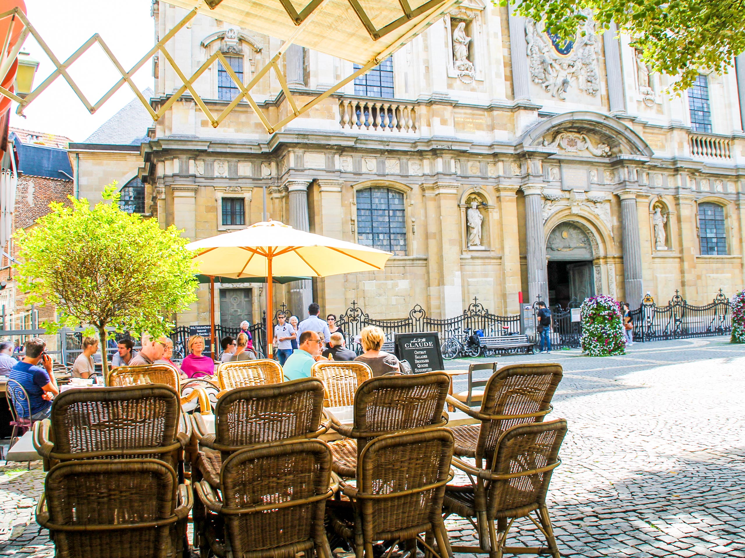 Antwerp street cafe