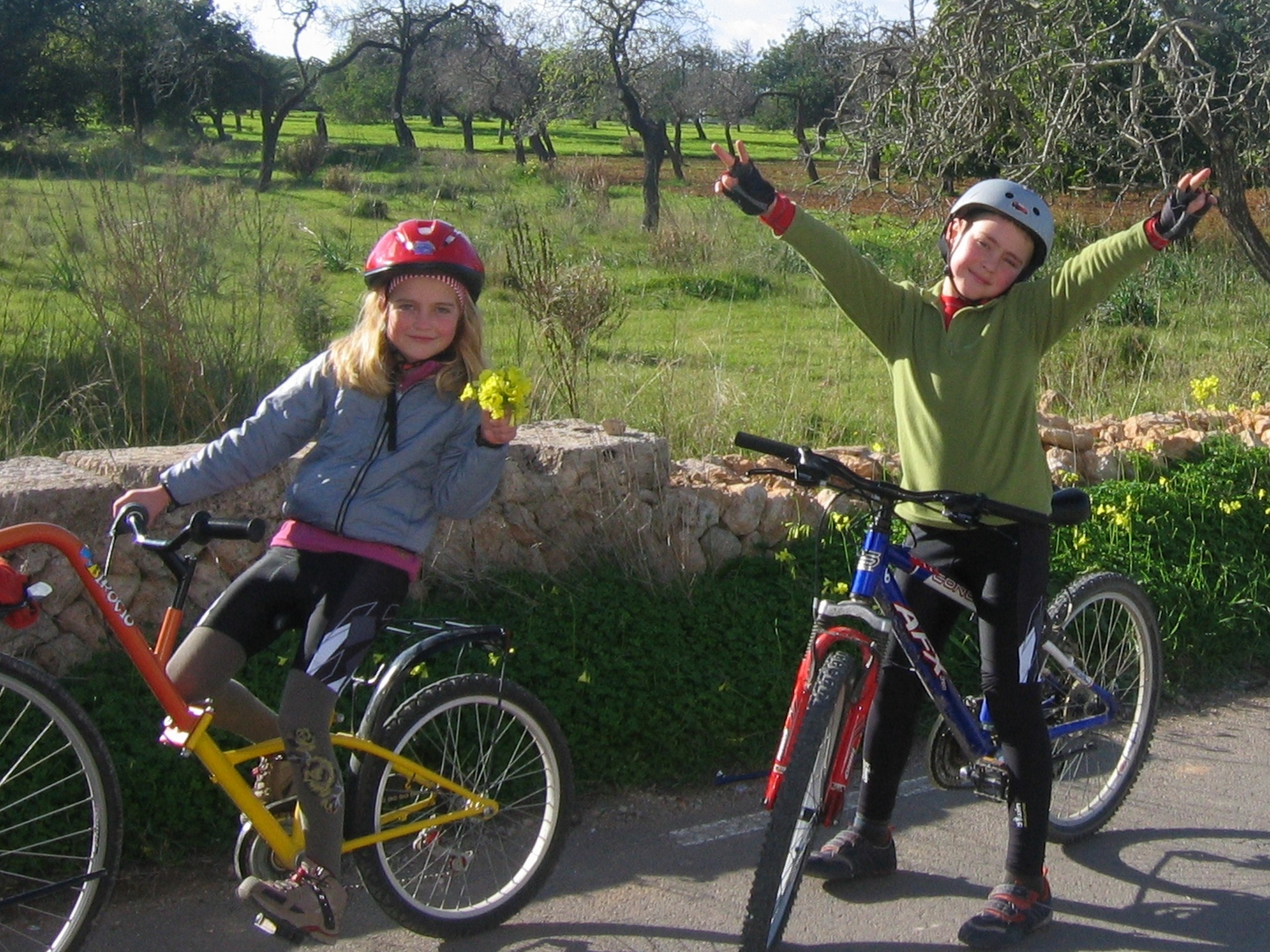 Children biking in Baix Empordà