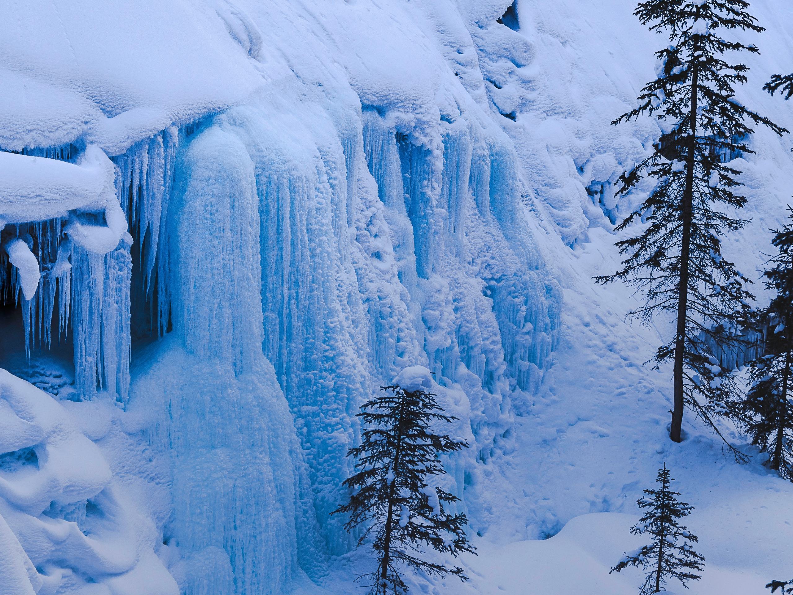 Frozen waterfalls in the Johnston Canyon