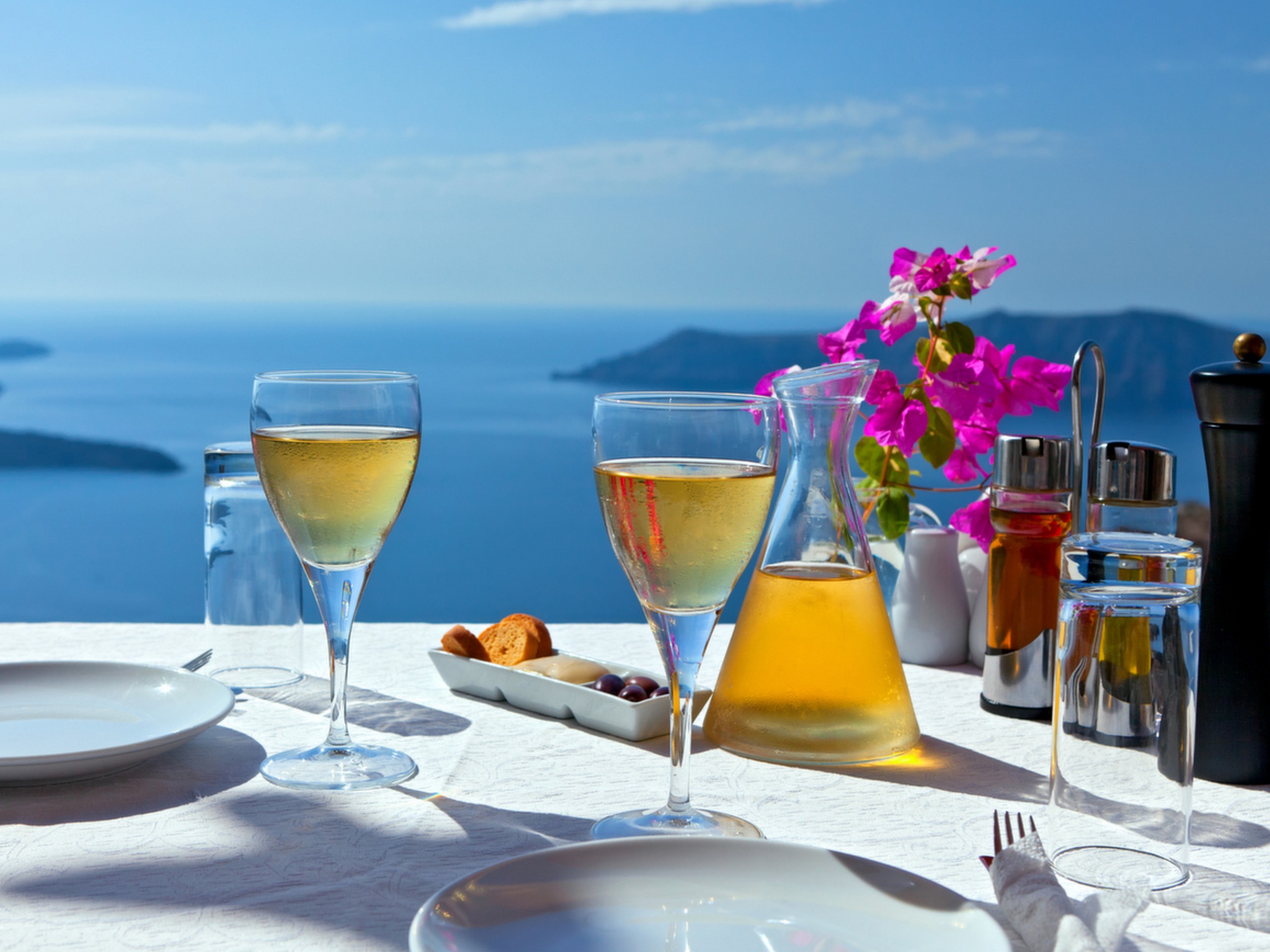 Lunch time in Santorini