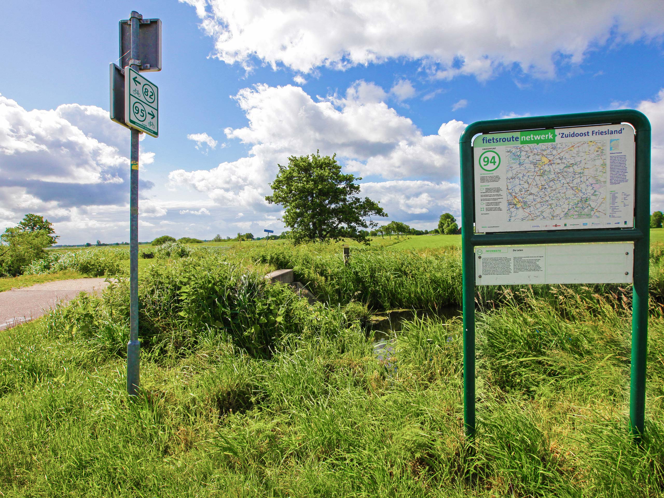 Singpost and map in Friesland