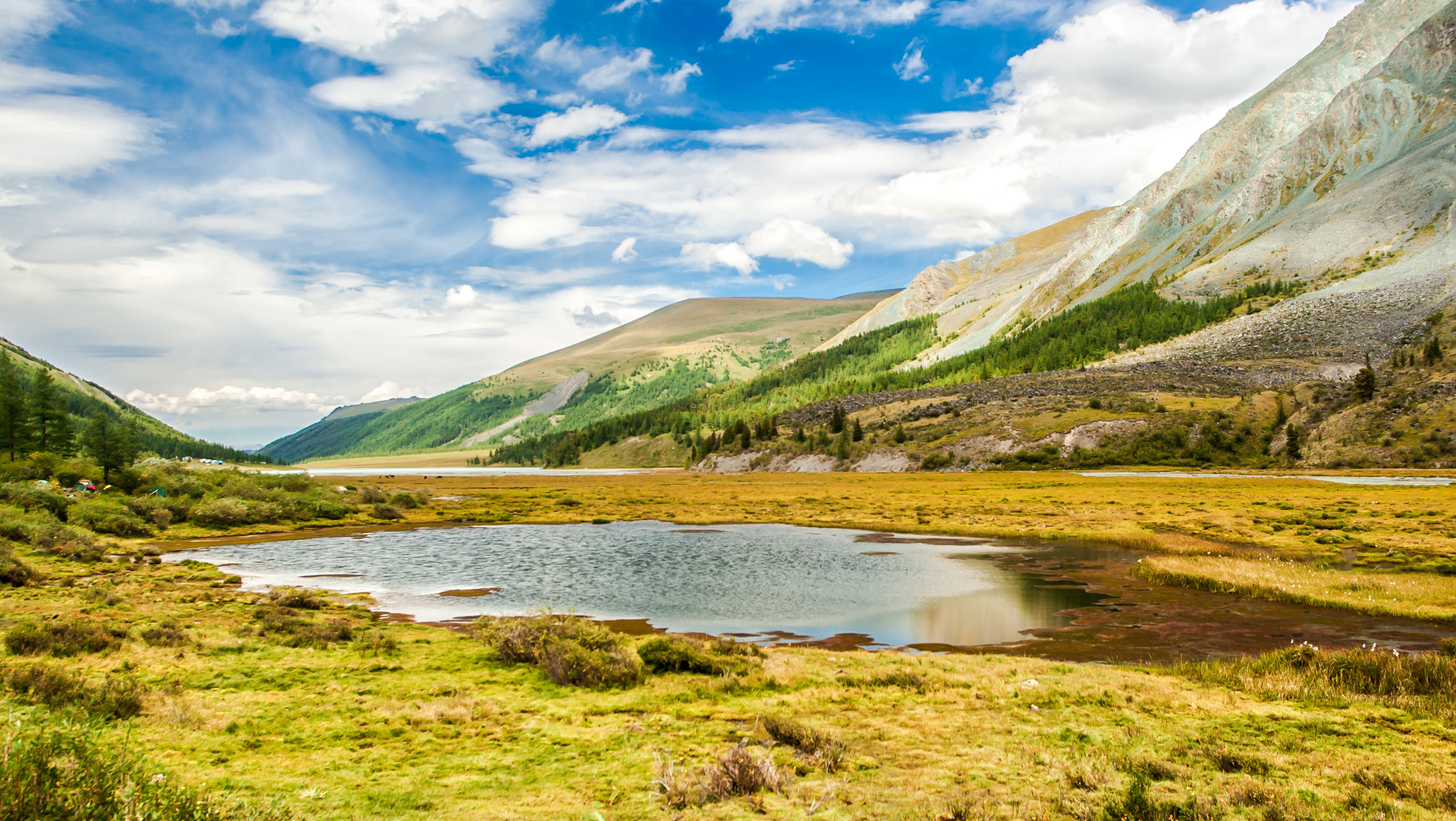 Trek to the foot of Belukha Mountain
