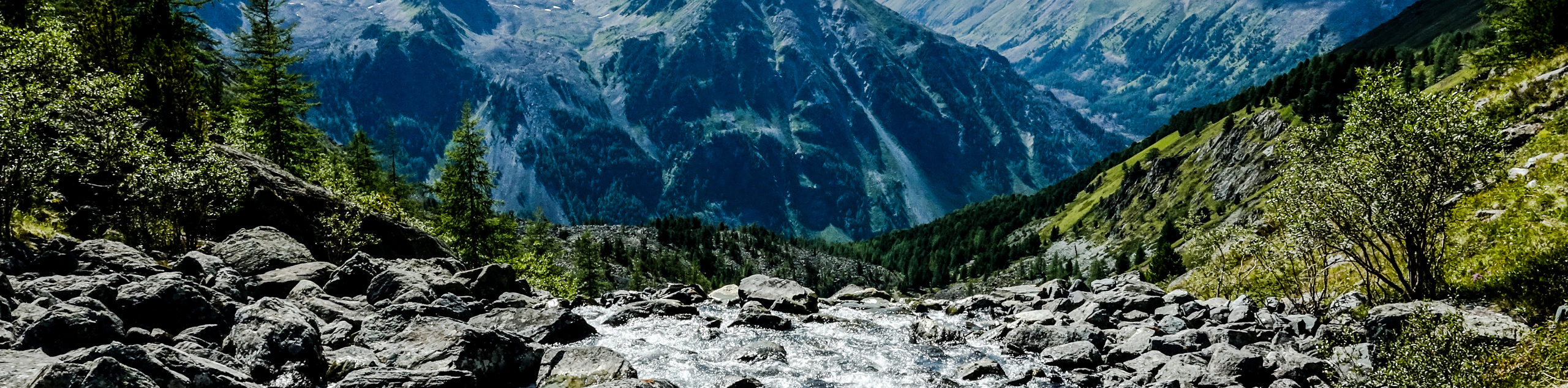 Trek to the foot of Belukha Mountain