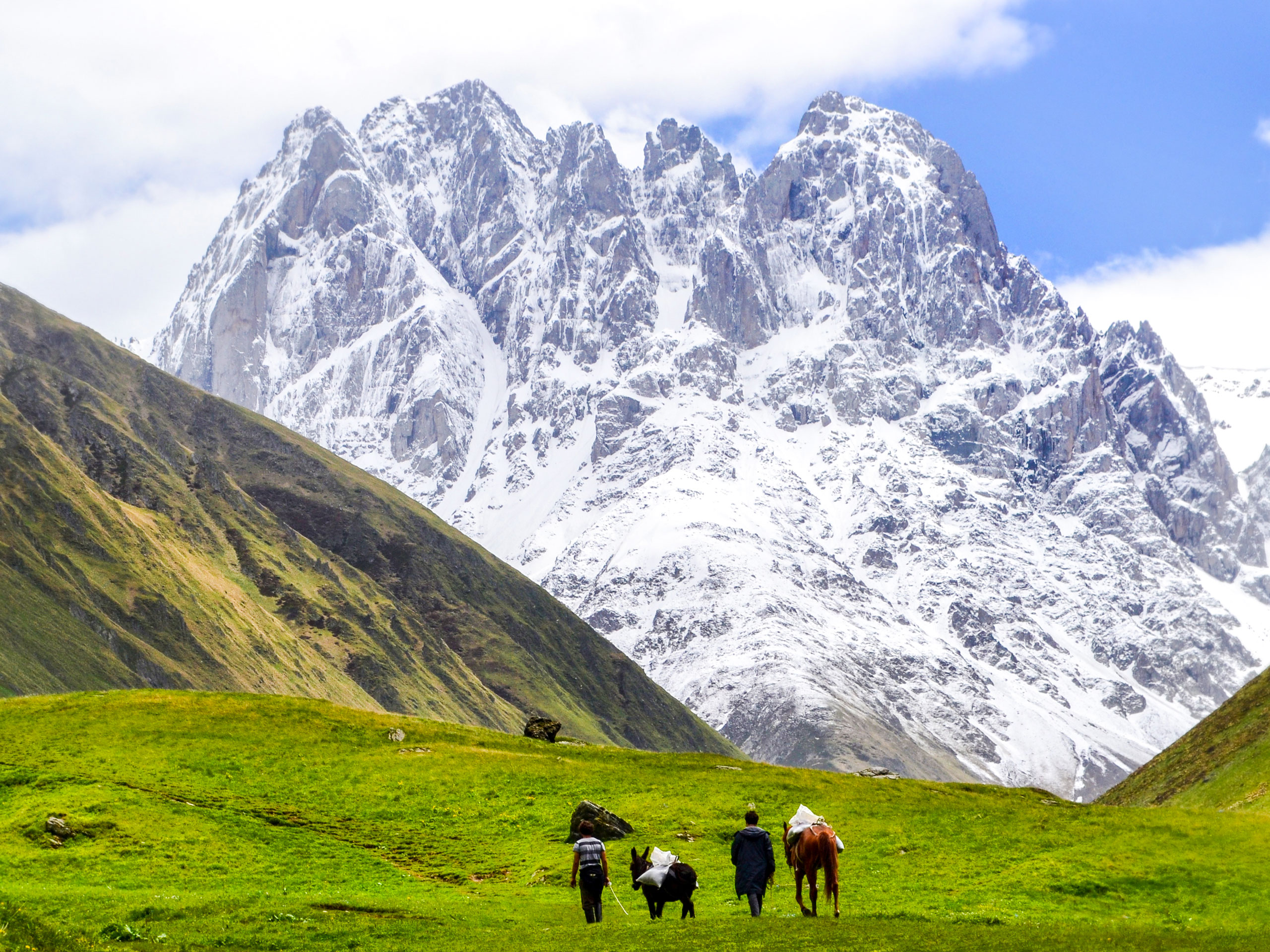 Hiking to Chaukhi mountain