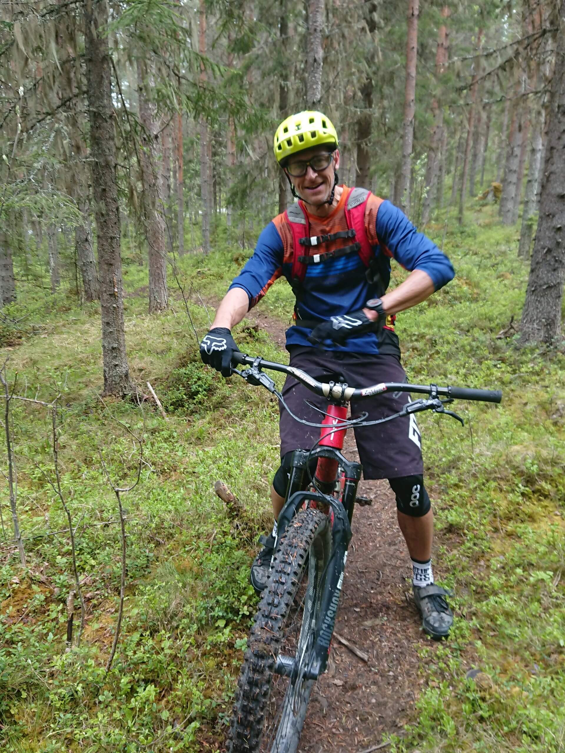 Happy cyclist in Jämtland