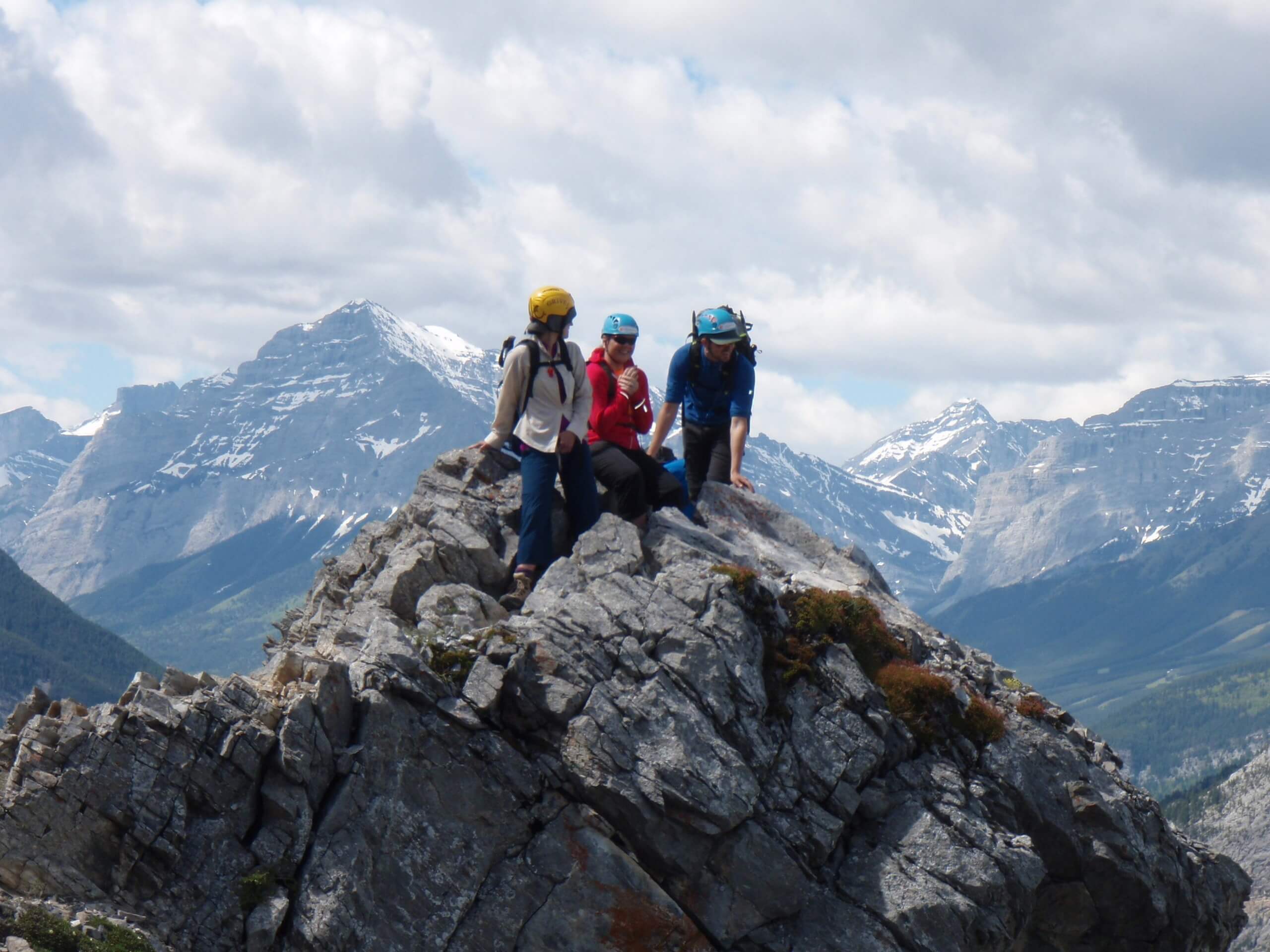 Group of scramblers posing on top of the mountain