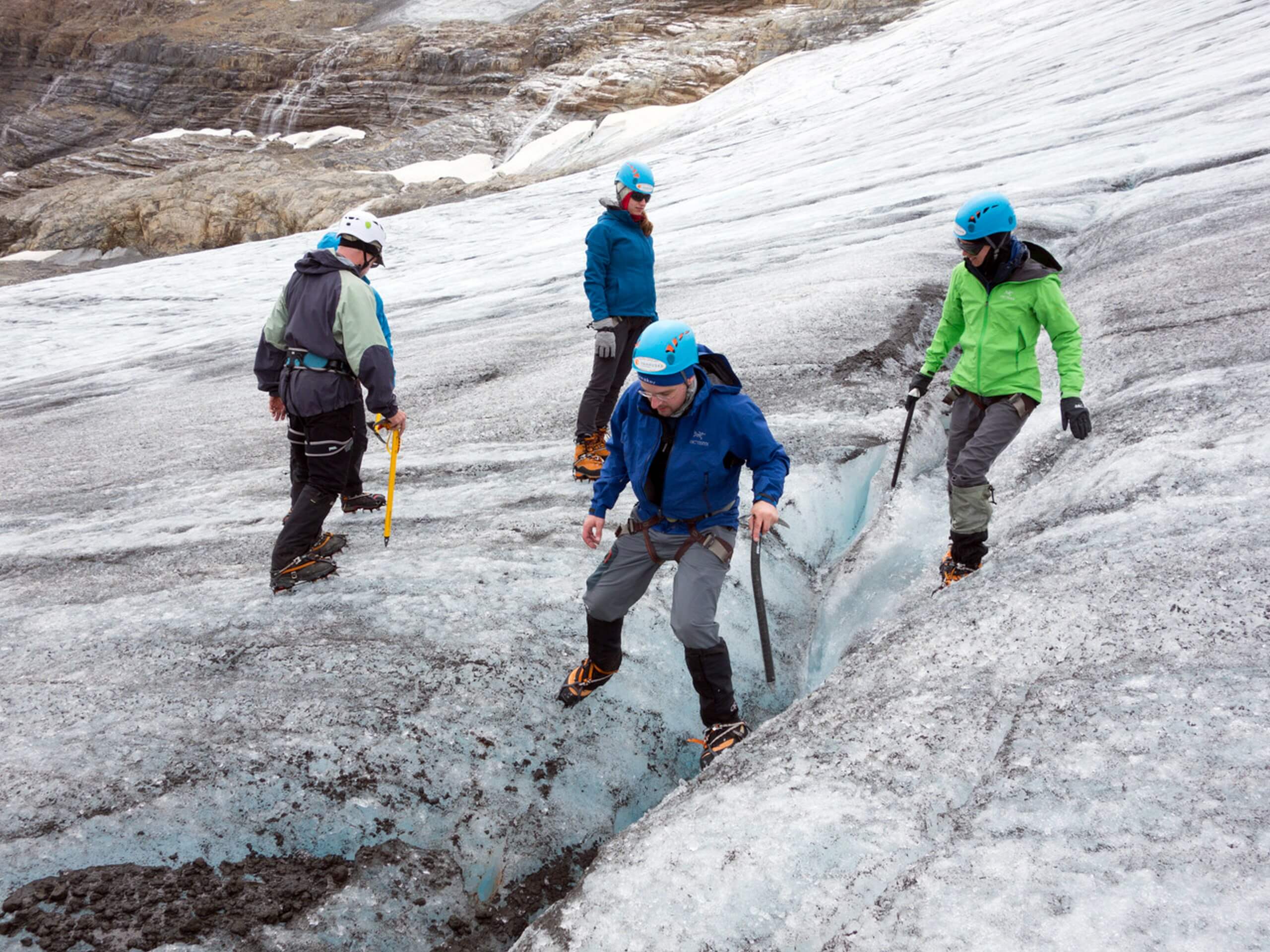 Crossing the crevace